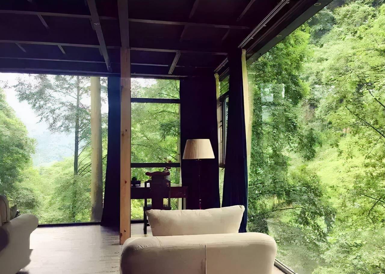 隐居青城山秘境中网红民宿在仙境之中玻璃长廊观美景丨半山隐庐