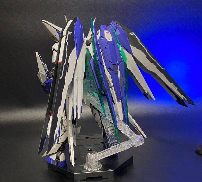 搭载太阳炉量子型天蚀高达