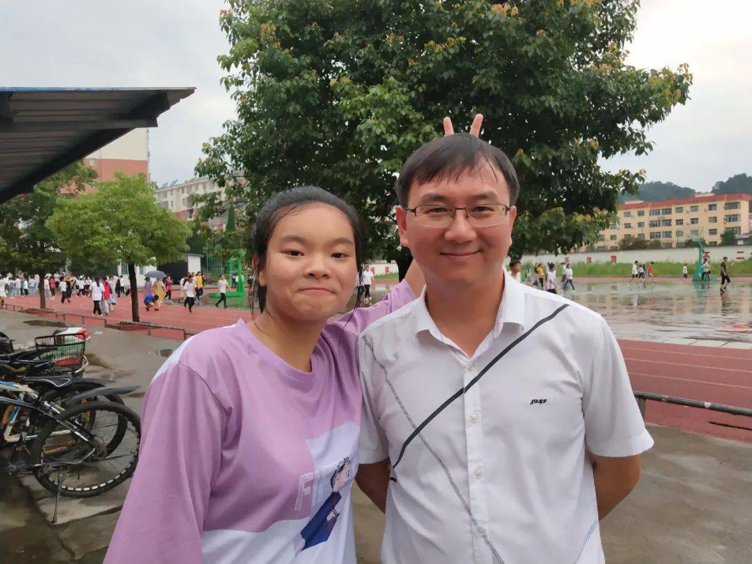 铜鼓二中化学老师74幽默直率大家爱!