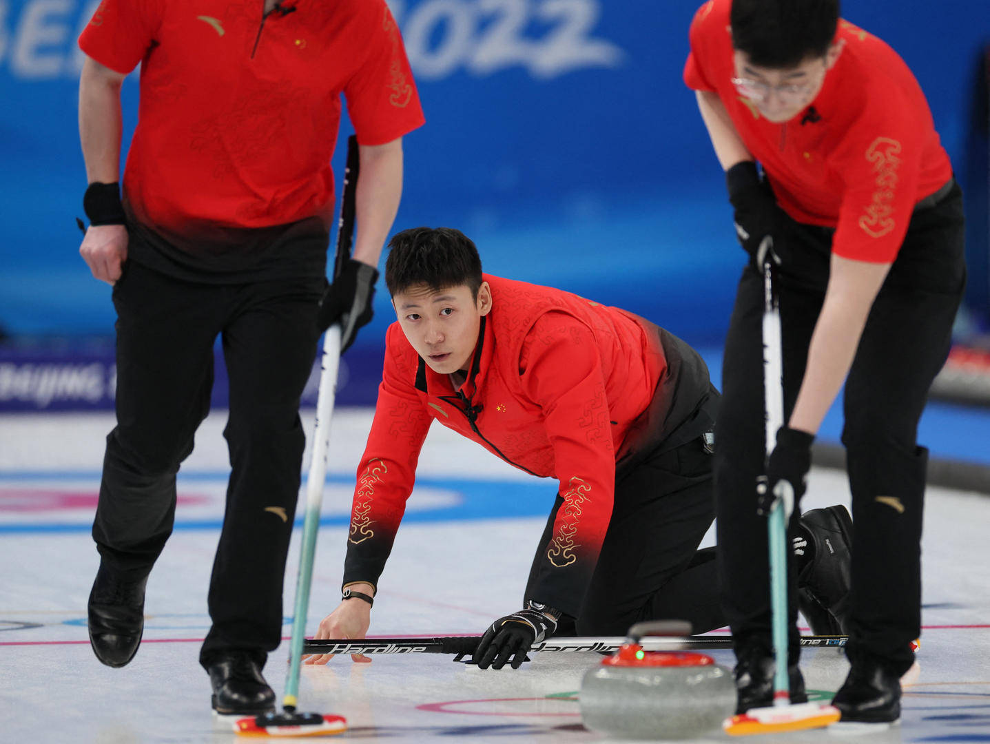 男子|男子冰壶循环赛：中国队6比8不敌美国队遭遇两连败