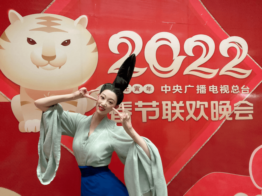 春晚17位青绿小姐姐爆红舞台下的她们超可爱