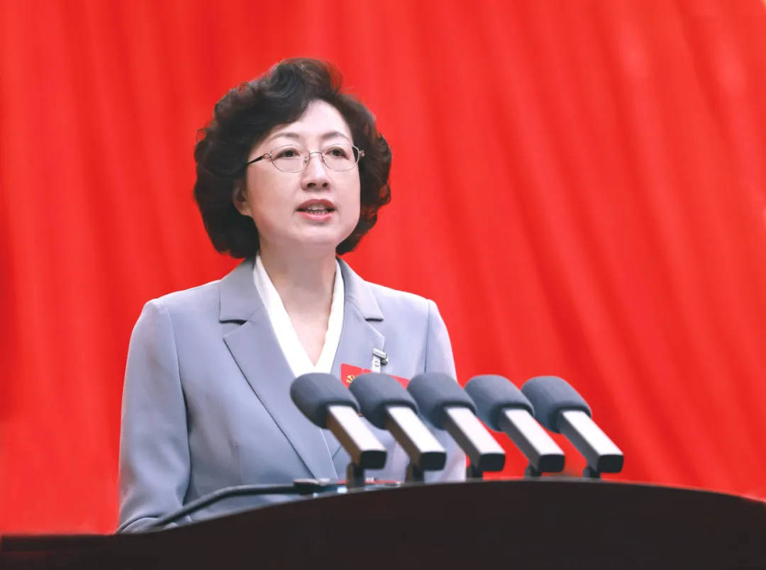 张惠代表中共日照市第十三届委员会向大会作了题为《阔步新征程 担当