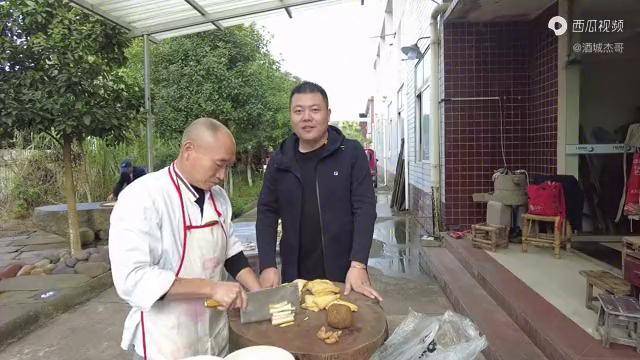 杰哥私房菜海南的粉丝朋友回来了做个泸州传统臊子面巴适