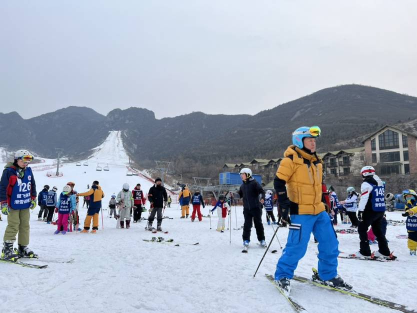 冬奥|“冬奥风”掀起“滑雪热”，滑雪“小白”也走上了专业雪场
