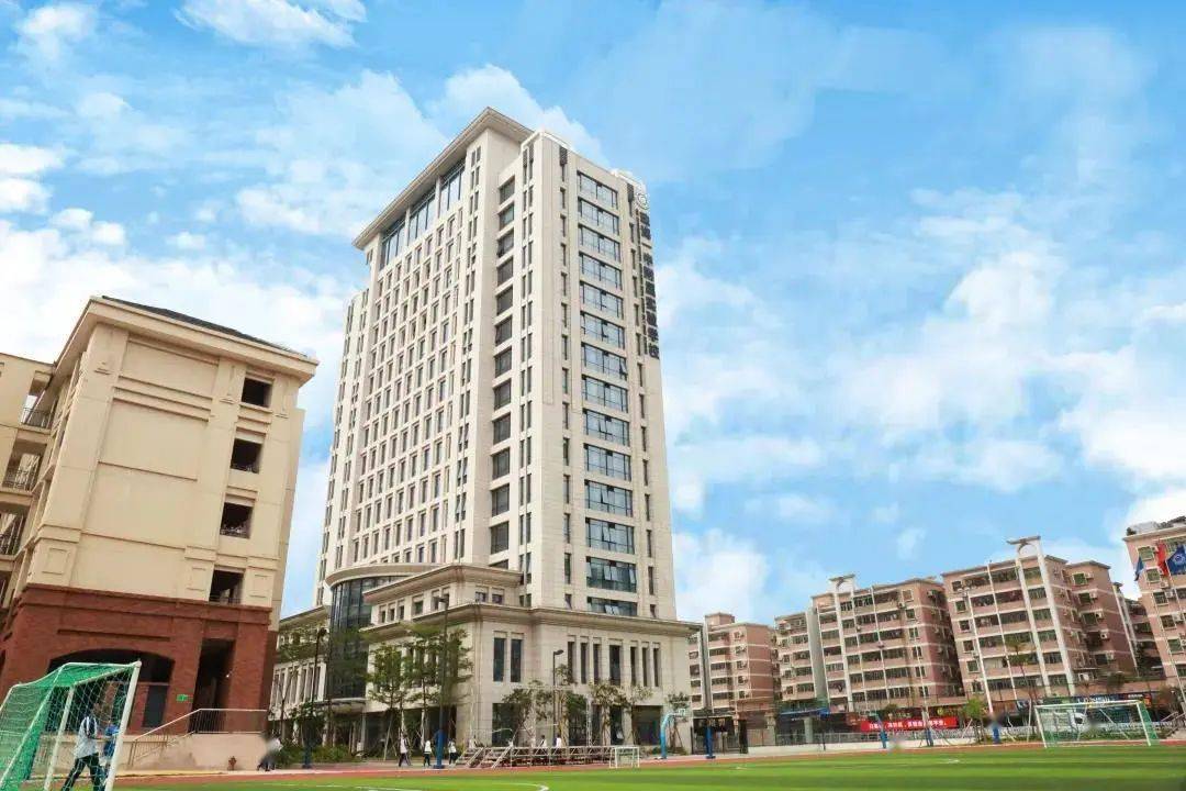 珠海一中附属实验学校最近三届学生获得了以下名校录取:还有许多学生