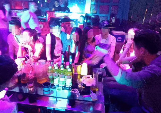 女子ktv找男模给500元小费嫌少被殴打女子我知道行情