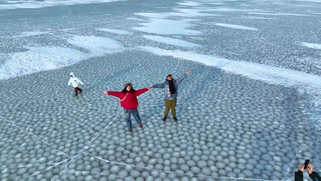 网友|吉林四海湖现“汤圆”湖面！网友：太应景了