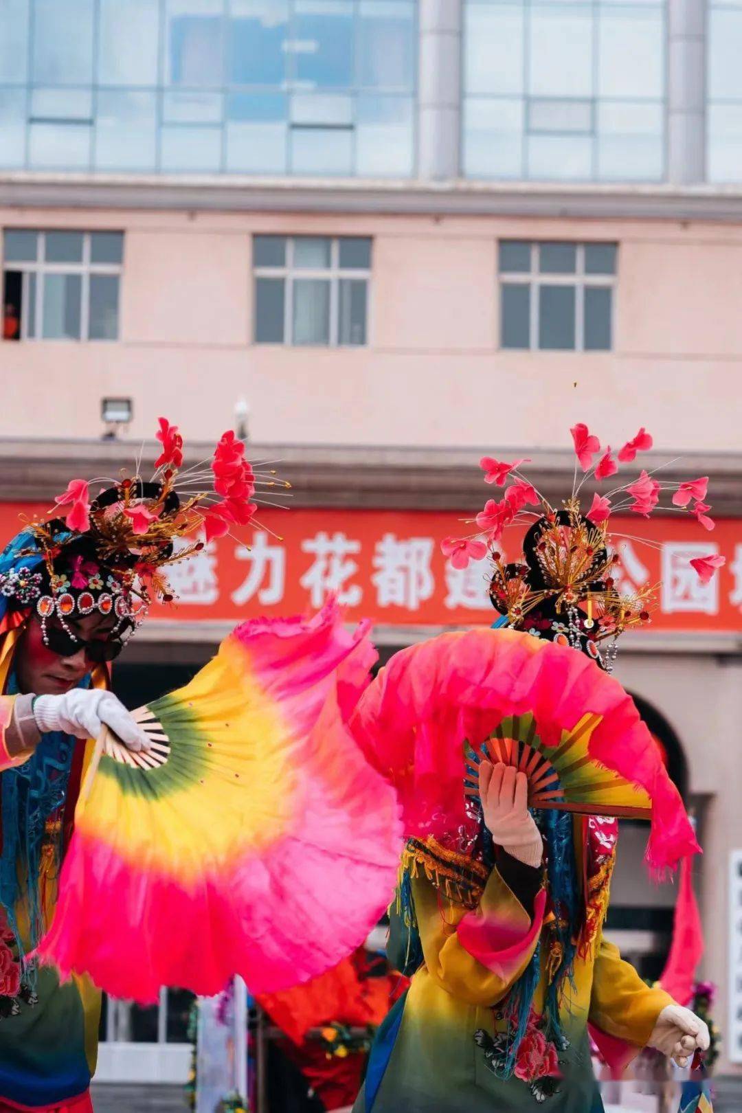 我们的中国梦文化进万家2022年临夏州迎新春接社火活动在临夏市精彩