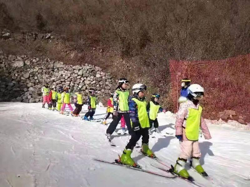 雷竞技RAYBET滑雪“热”了_雪场_北京_冰雪(图2)