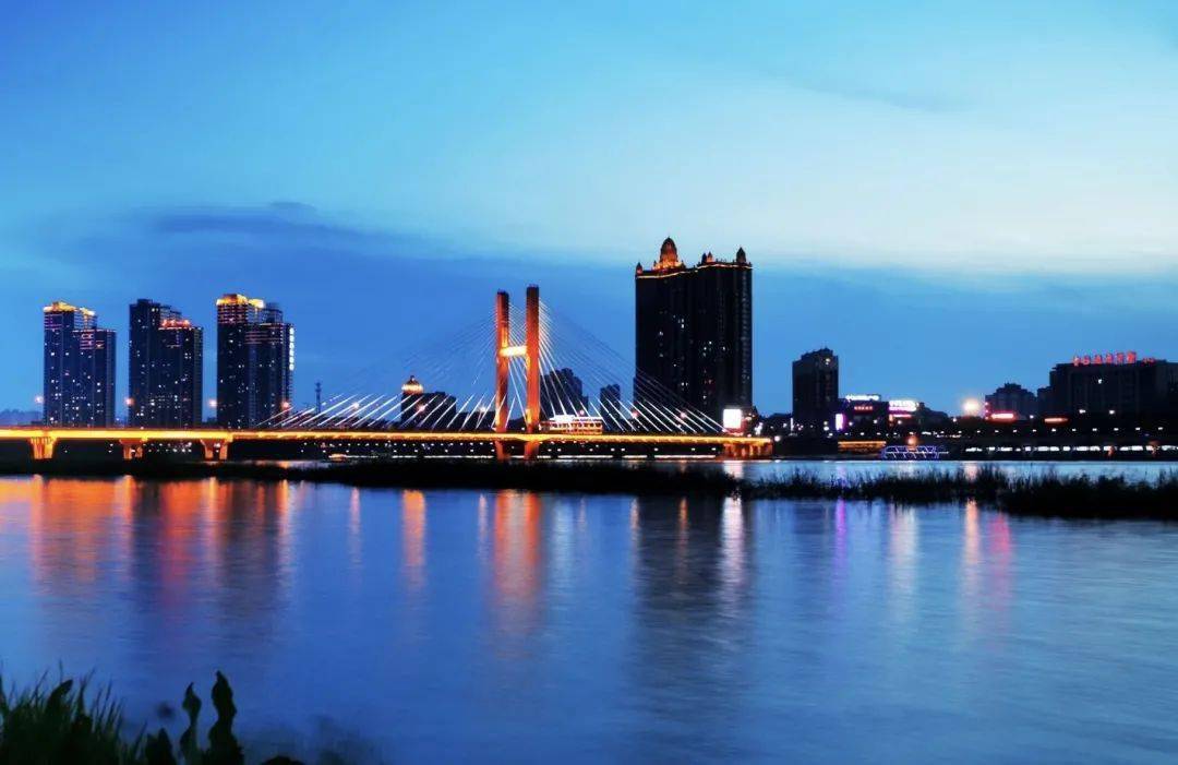 过一条蛟龙有一条大河横贯于此地传说在很久以前欢迎来到吉林省吉林市