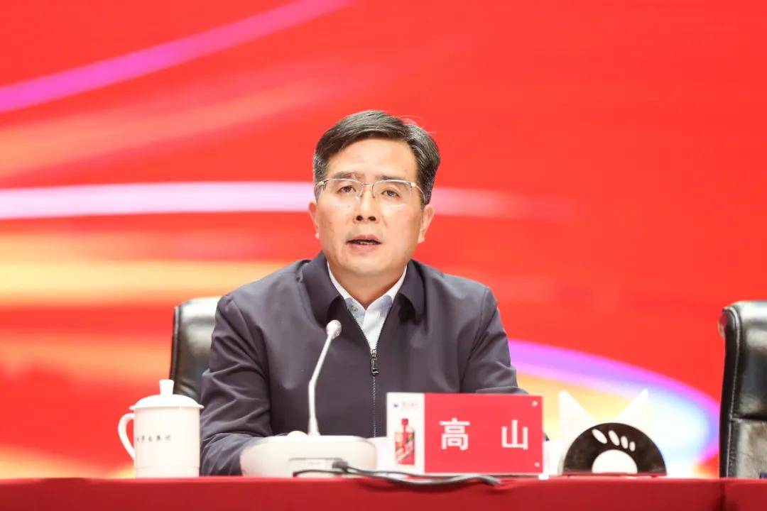 会上,高山作《茅台集团市场工作报告》,回顾2021年市场工作,安排2022