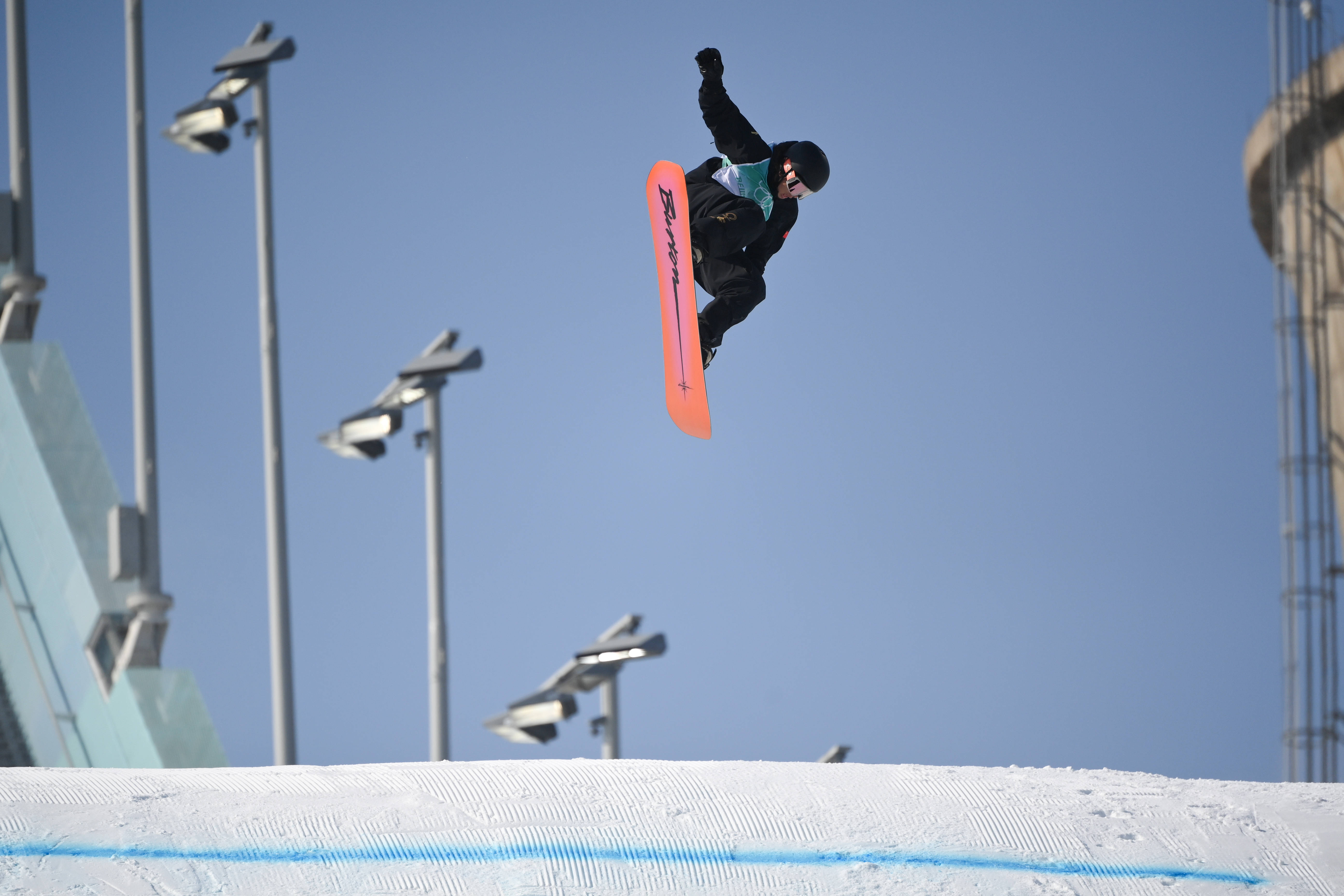 单板滑雪——男子大跳台决赛赛况_苏翊鸣单板滑雪大跳台冲金_中国短道