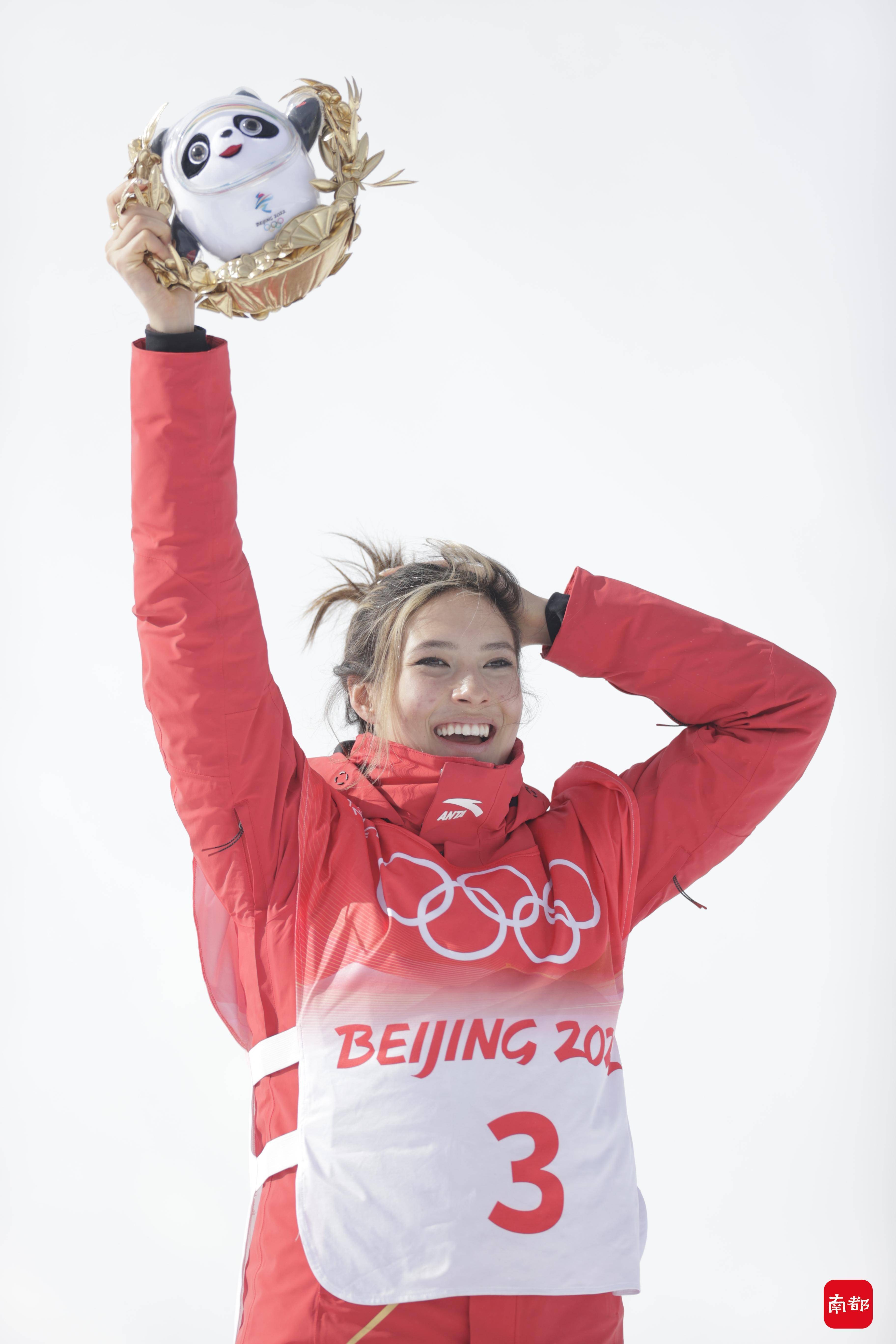 谷爱凌拿下冬奥会第二枚奖牌绝地反击摘得坡面障碍技巧银牌