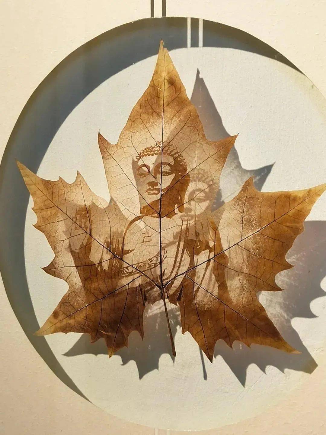 盐设计·丁力:痴迷叶画十余年的90后,用10片树叶雕出《清明上河图》