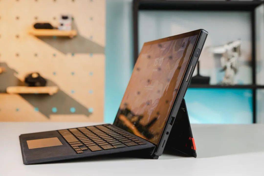 败家归败家，但这次ROG往Windows平板里塞了台游戏本。。。