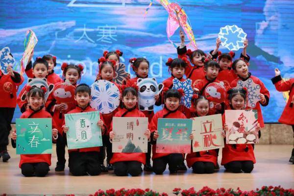 象征|“一起向未来”——看重庆小学别开生面的“开学第一课”