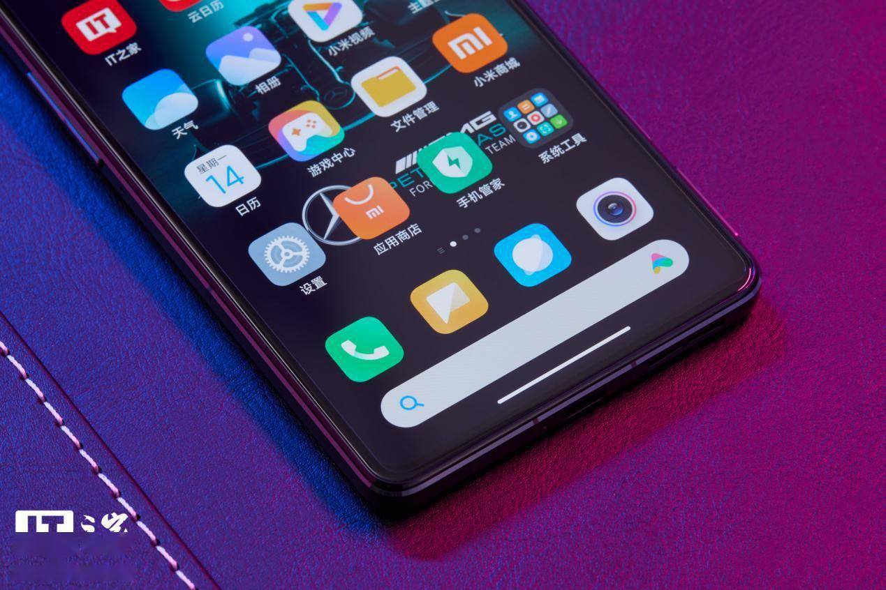 Redmi K50 冠军版图赏：AMG 联名、磁动力肩键加持的硬核手机