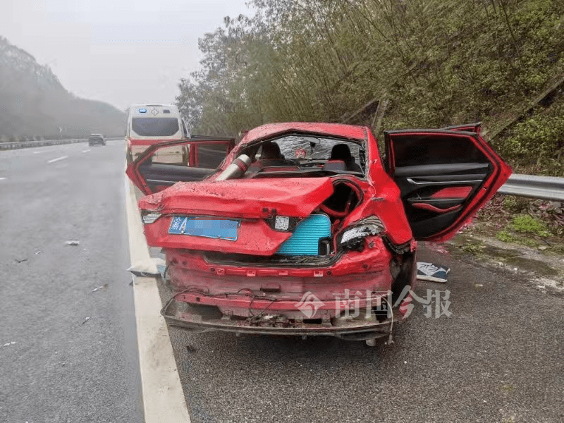 柳州高速两天内发生多起交通事故交警提醒阴雨天气小心开车