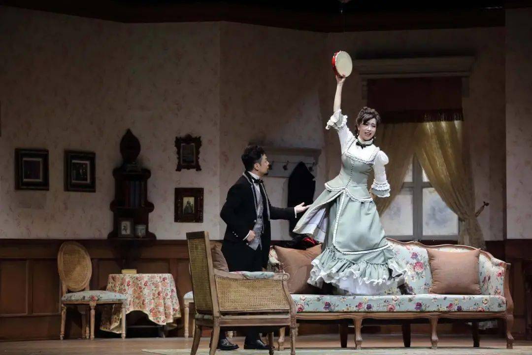 剧照《玩偶之家》《我本不想告诉你》中,玛丽妈妈和主人公莉娜都成功