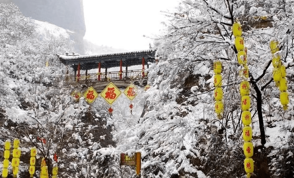 满地黄金水帘洞图片