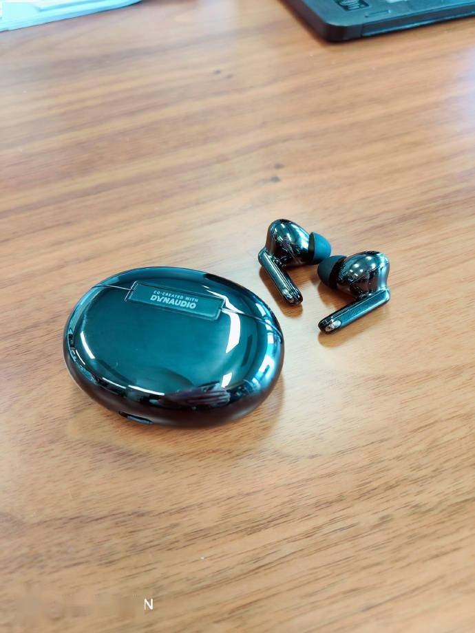 OPPO Enco X2旗舰真无线耳机官宣，刘作虎体验后怒赞其音质