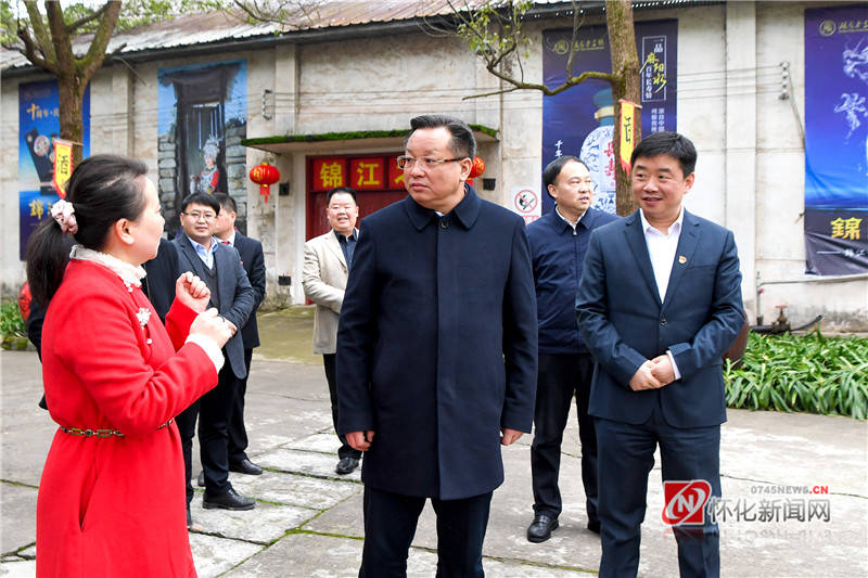 和坪地村,雷绍业要求,要做到庭院干干净净,道路整整齐齐,村貌清清爽爽