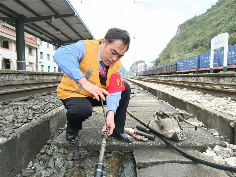 雨雪冰冻天气广西铁路启动应急响应组图