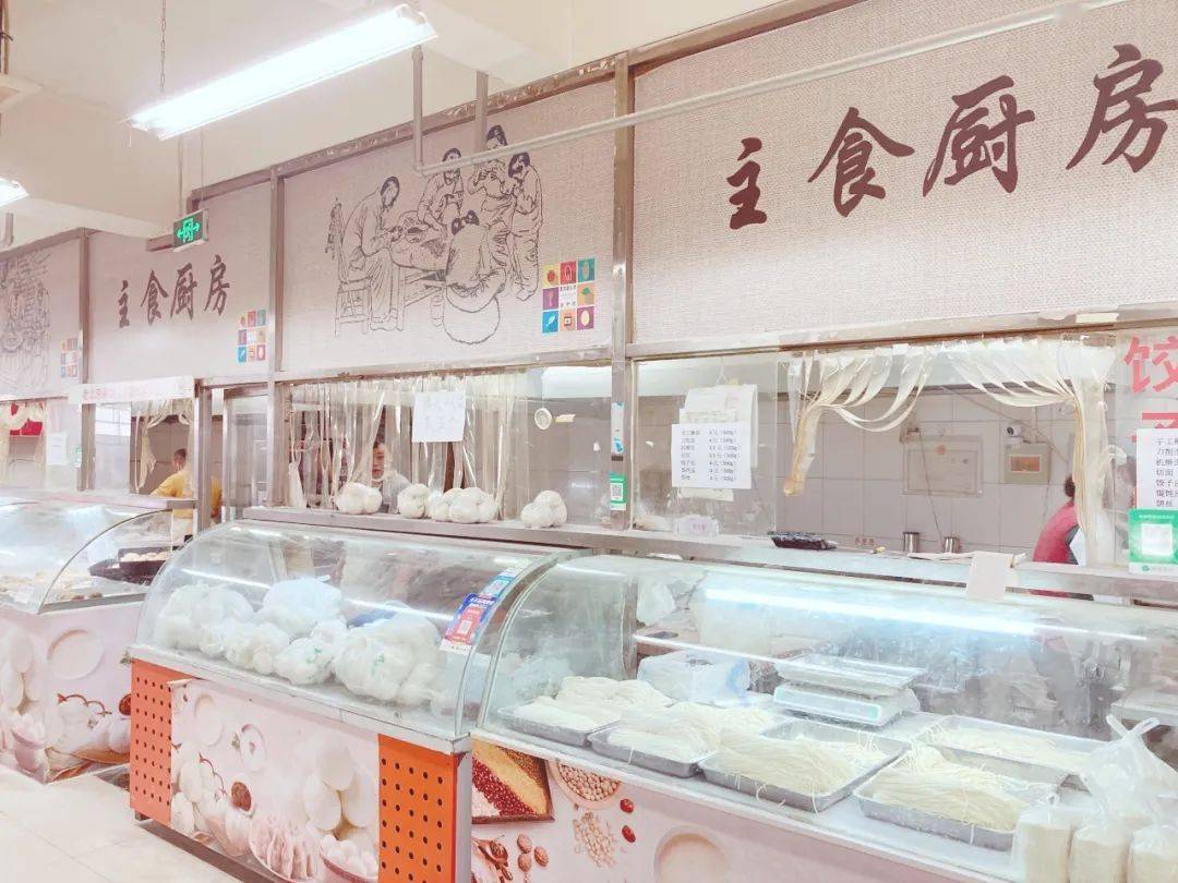 1块钱二层有专门的区域卖这些哦对了,还有主食厨房有几个还卖咸菜疙搭