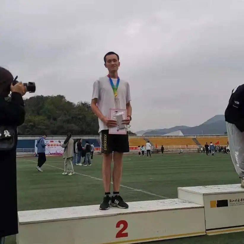 建工学子王佳龙每个人都是一座包裹精神的建筑