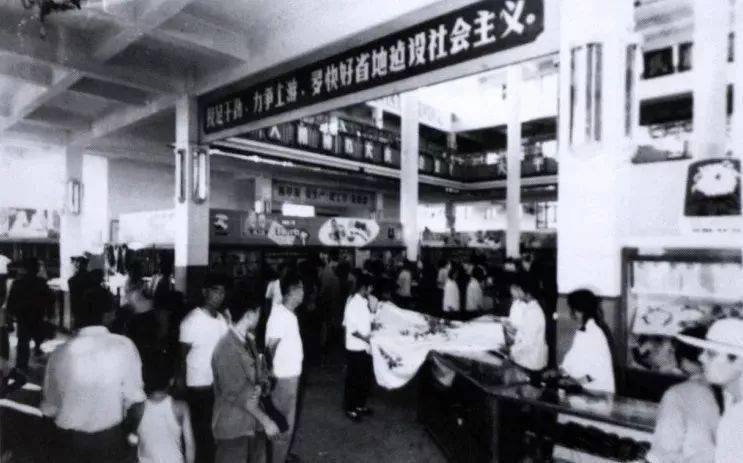 秦皇岛 秦皇岛人的穿衣“年代秀”，就是一部流行史！