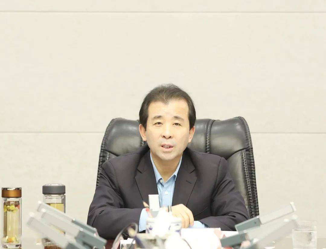 党组成员,副局长高耀东,二级巡视员张伟勤,赵小英参加会议.