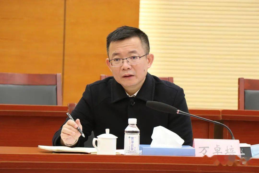 钟杰_卓培_万卓