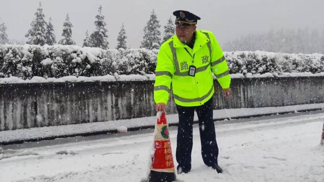 冰临城下唯美雪景中的那一抹路政蓝