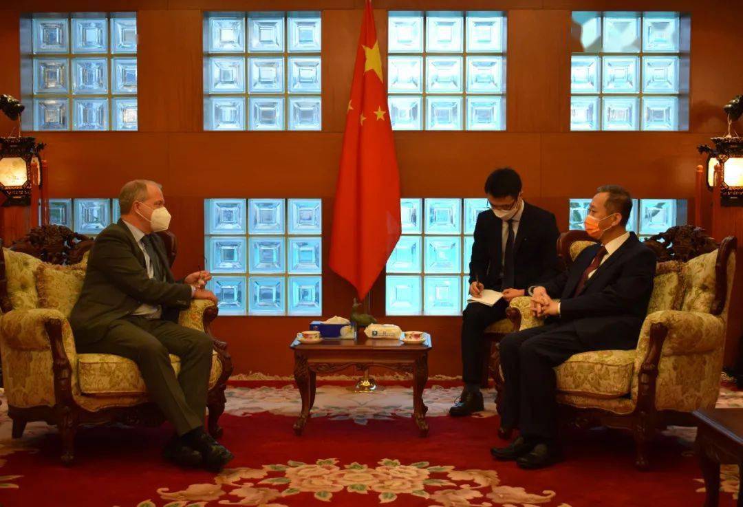 中国驻瑞典大使馆崔爱民大使会见沃尔沃集团总裁兼首席执行官龙世德
