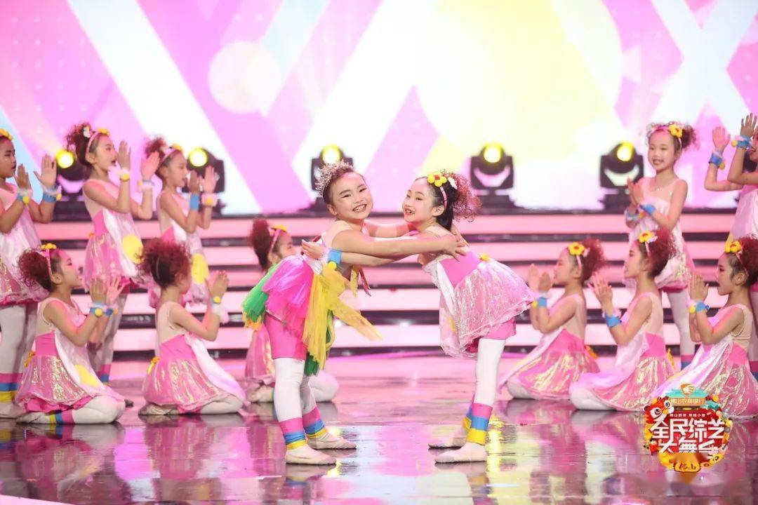 巅峰|看直播抽盲盒!全民综艺大舞台总展演本周六上演巅峰对决