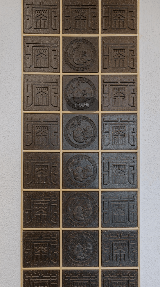 藏茶制作的墙砖,装饰让这里满屋茶香,贮柜上的饼茶,条茶,黑金茶砖摆放