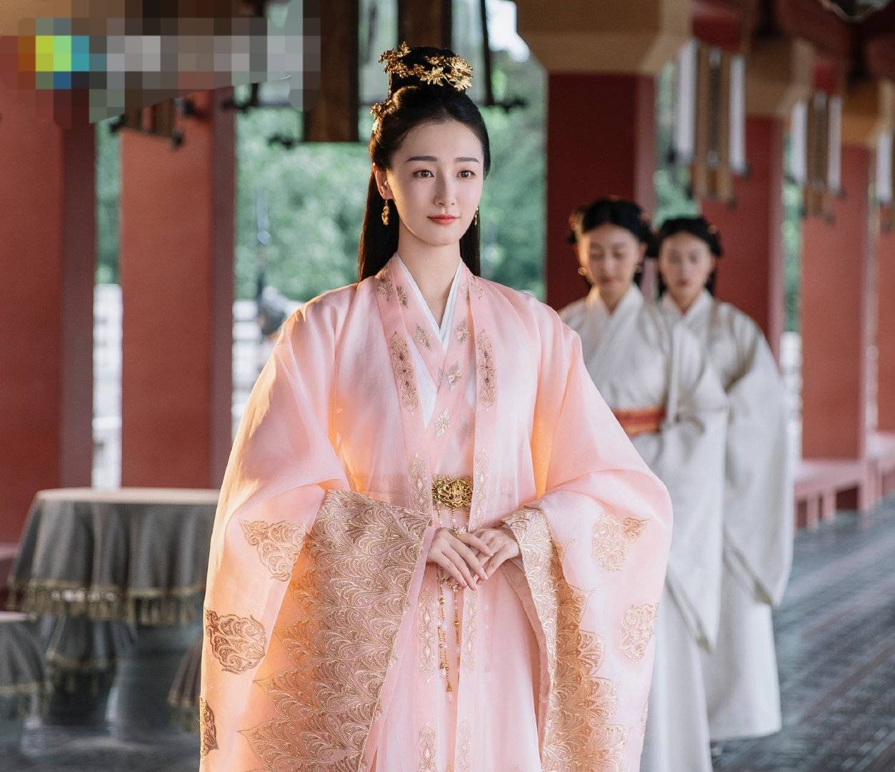 杨紫太难了,没剧可上_叶青_古偶_角色