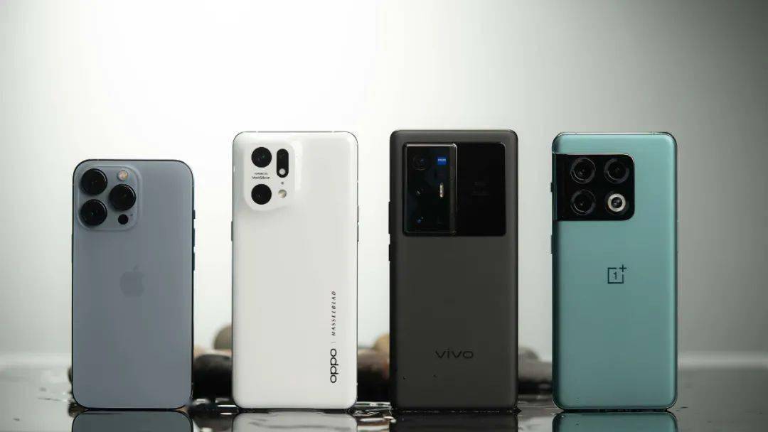 绿厂刚刚发布的这款新机，居然也找了哈苏。。。