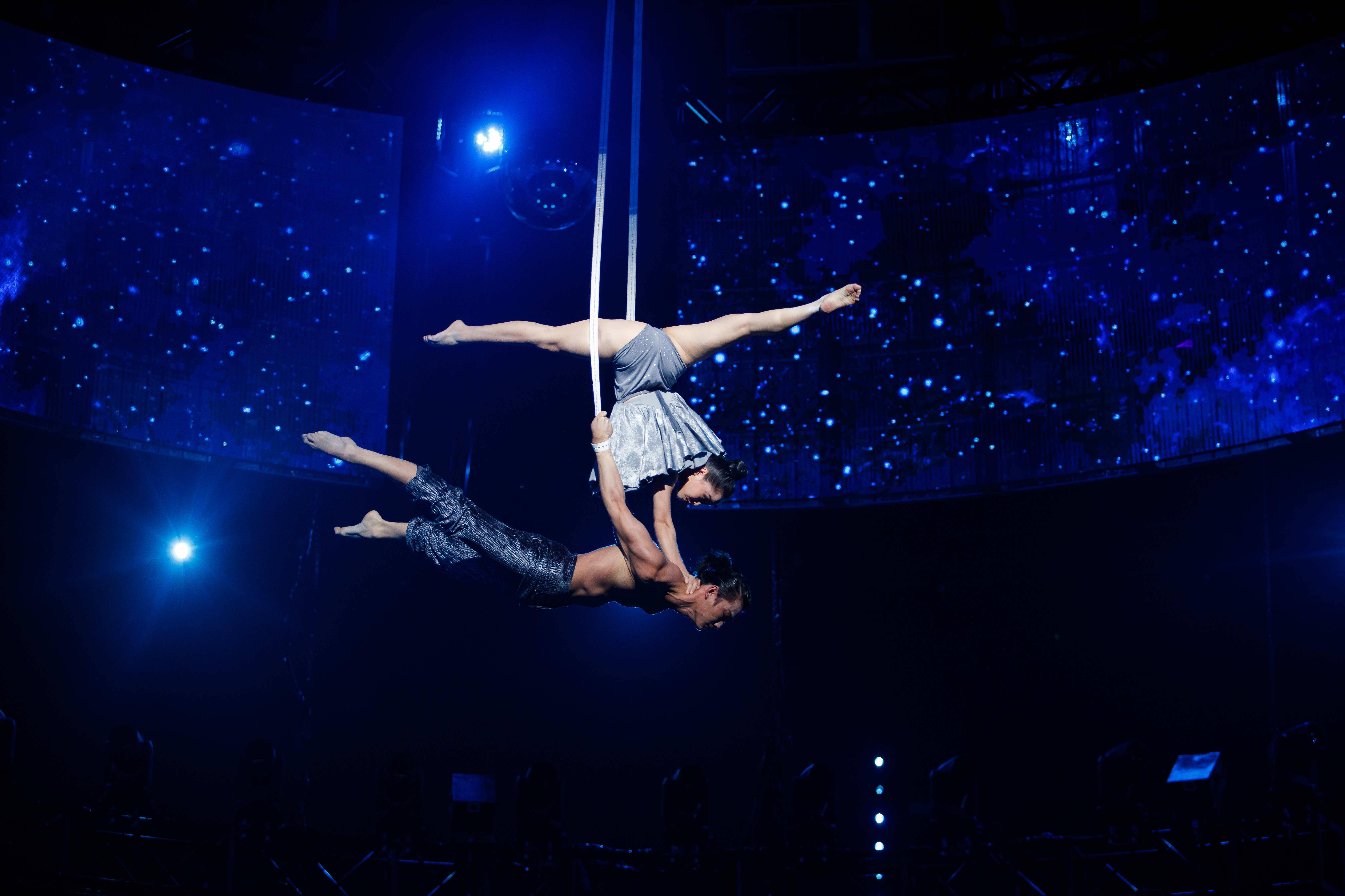 春晚魔术师杂技比赛放大招,"时空穿越术"技惊四座_节目_中国_表演