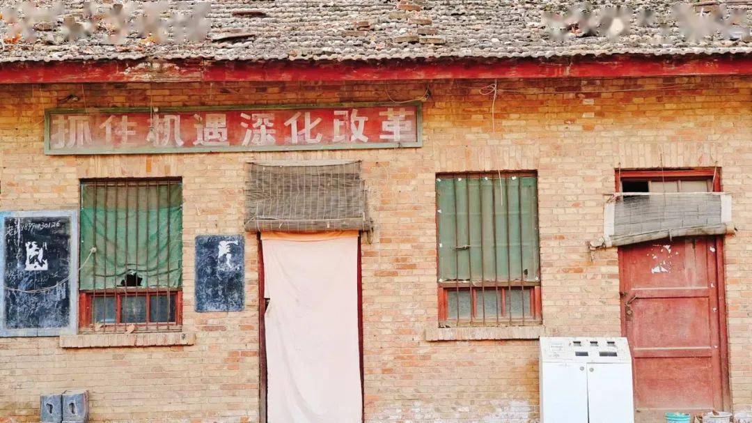 跟老乾县人聊天,总能听他们说起80年代三眼桥市场的传奇故事.