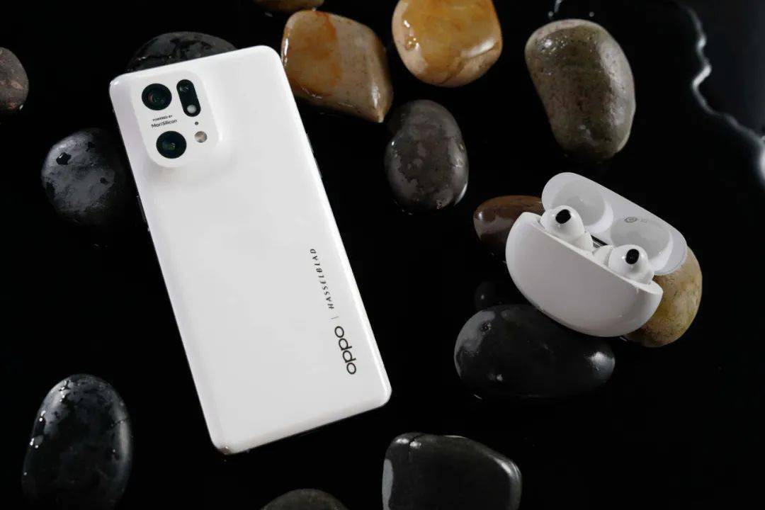 绿厂刚刚发布的这款新机，居然也找了哈苏。。。