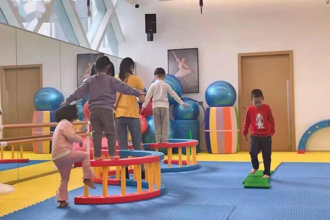 市北这家高端幼儿园火了,宝妈圈都轰动了_孩子_蓝芽润_教育