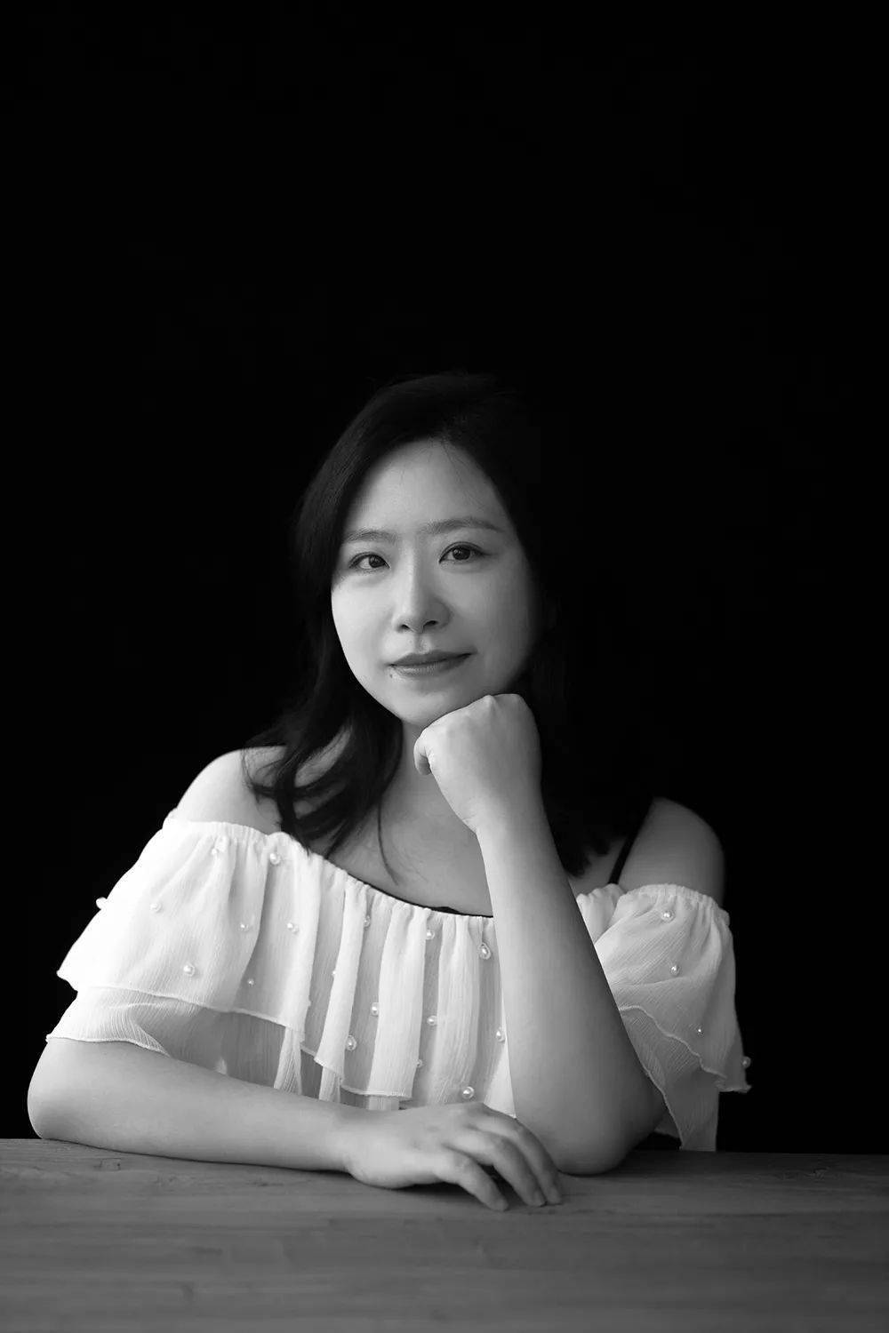 陈俏温州市龙湾区文化馆音乐干部,温州市音乐家协会理事,温州市音协