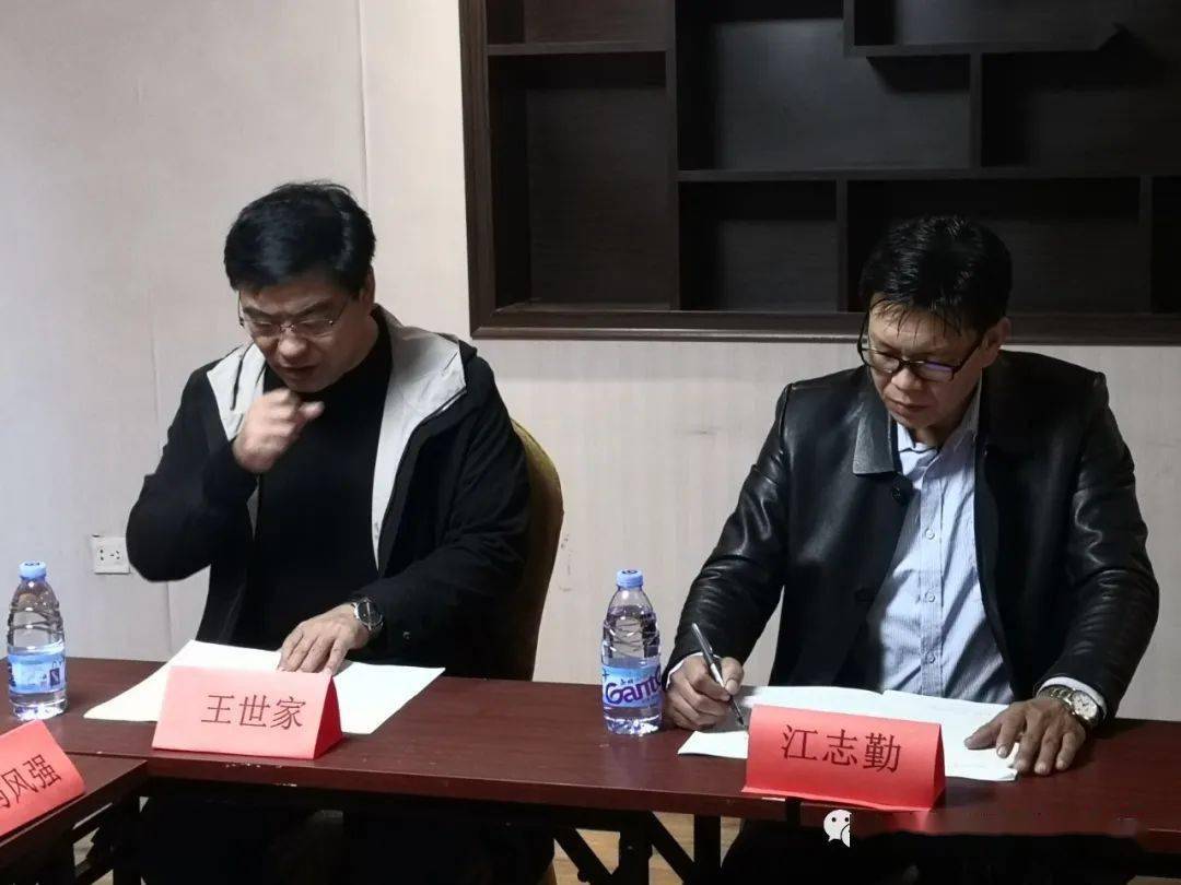 会议由青岛市红色旅游协会副会长兼秘书长李令军主持,会上马风强会长