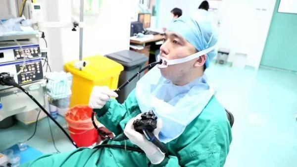 检查|对自己下“狠手”！杭州这位医生给自己做胃肠镜，背后原因让人起敬