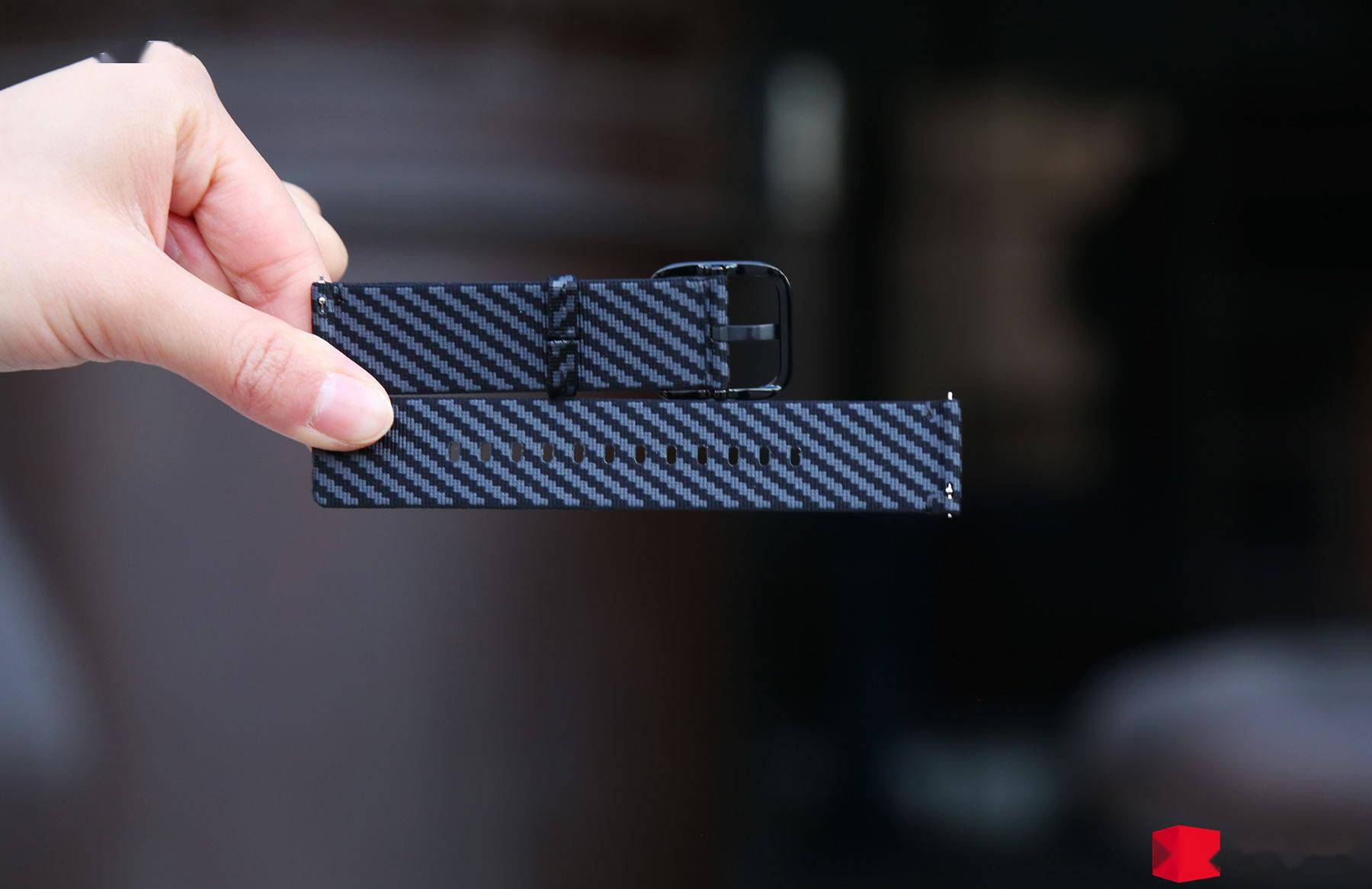 iQOO 9 Pro 赛道版图赏：全新芳纶纤维材质 3D 后盖，好看还舒服