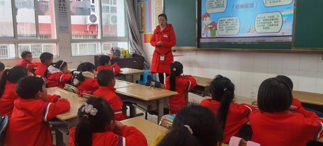 安全无小事时时记心中绥江县凤凰小学开展开学第一课活动