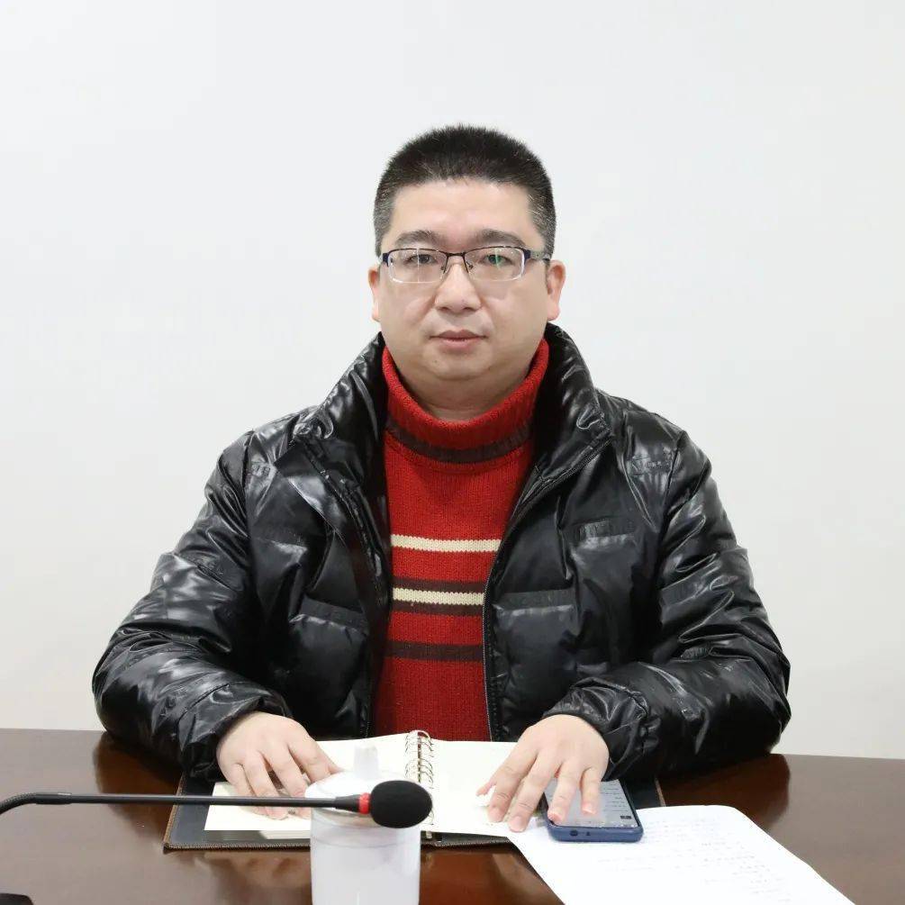 会上,党组成员,政治部主任林志强宣读了任职文件.