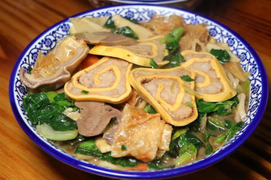 诸暨这家神仙面馆,光是浇头就让人"吹爆"!_笋干_汤汁_面的