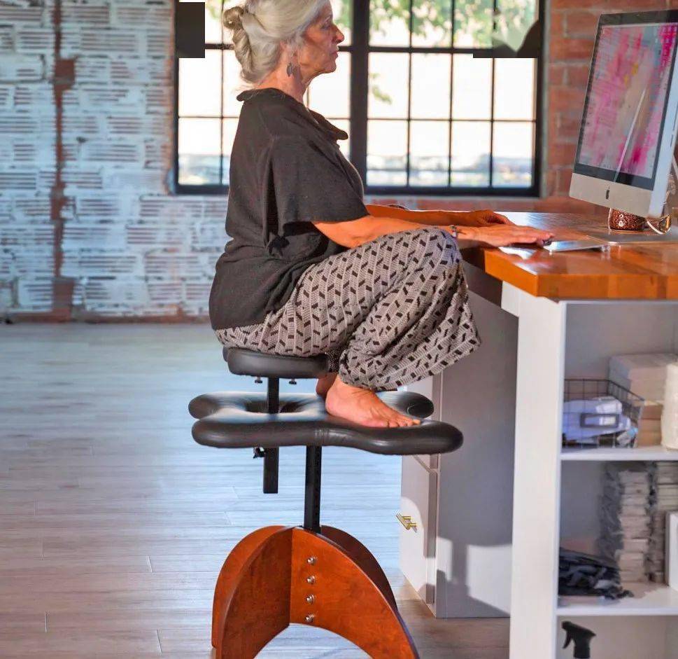 科普知识｜为什么蹲着才是最好的办公姿势？